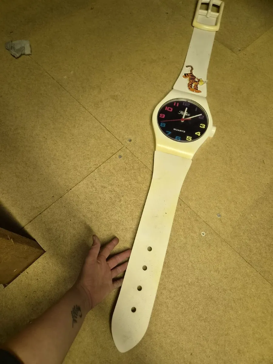 Vintage Giant Wristwatch Wall Clock – Novelty 90s - Image 3