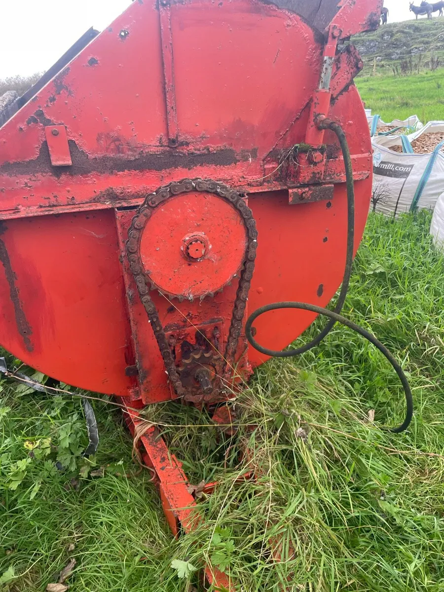Dung spreader and lift arm triangle - Image 2