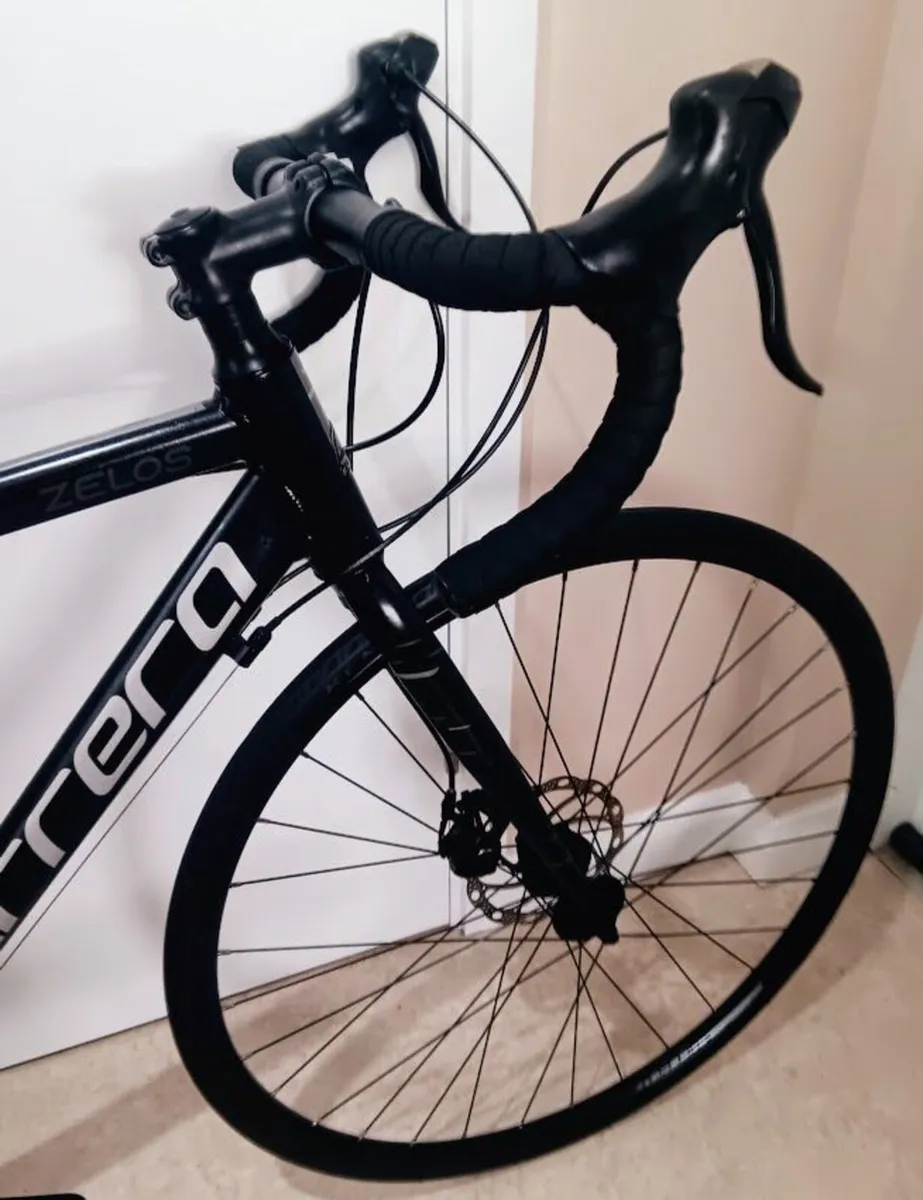 Carrera zelos road bike like new - Image 3