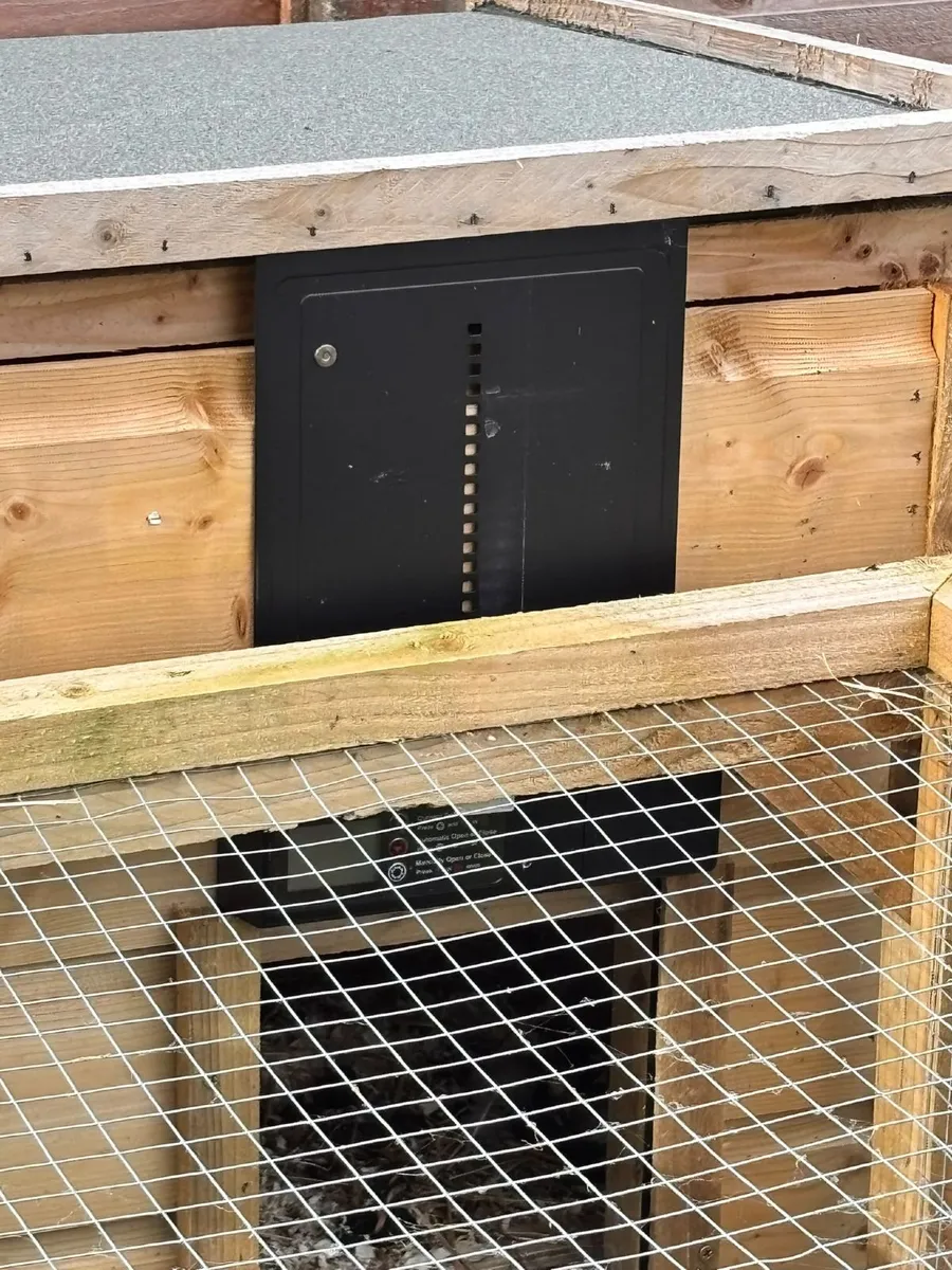 Chicken coop with additonal run - Image 1
