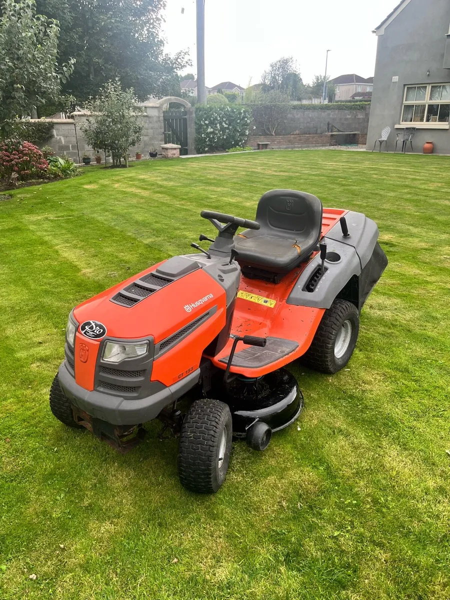 Ride on lawnmower - Image 1