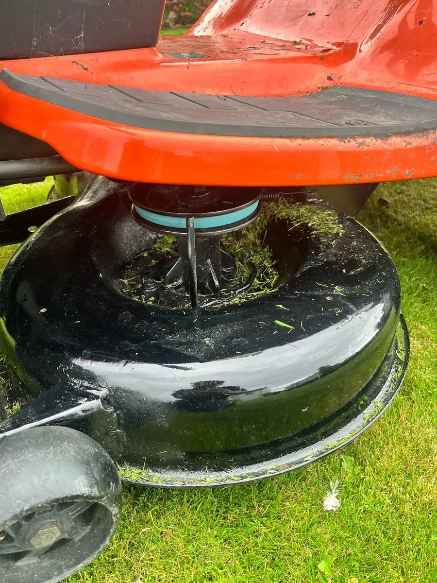 Ride on lawnmower - Image 2