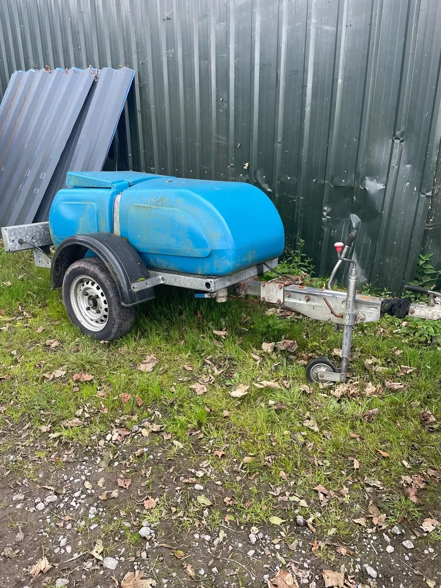 Water bowser