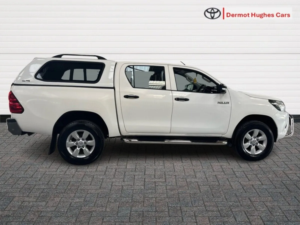 Toyota Hilux DOUBLE CAB DLX 4DR - Image 3