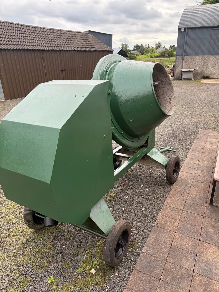 Diesel cement mixer - Image 1