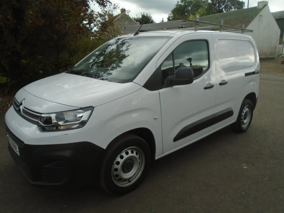 2023 Citroen Berlingo ENTERPRISE 100HP - Image 2