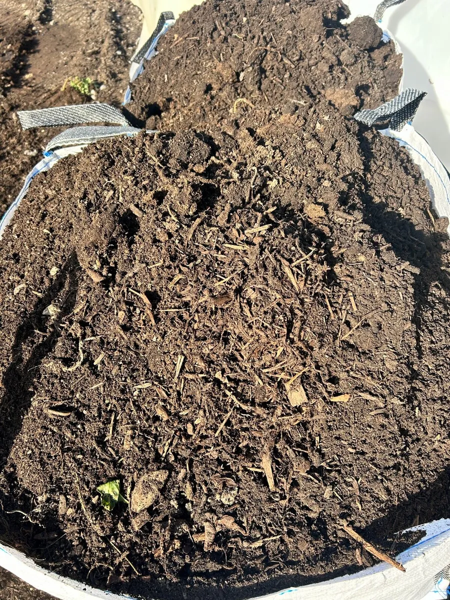 Farmyard compost & Topsoil - Image 2