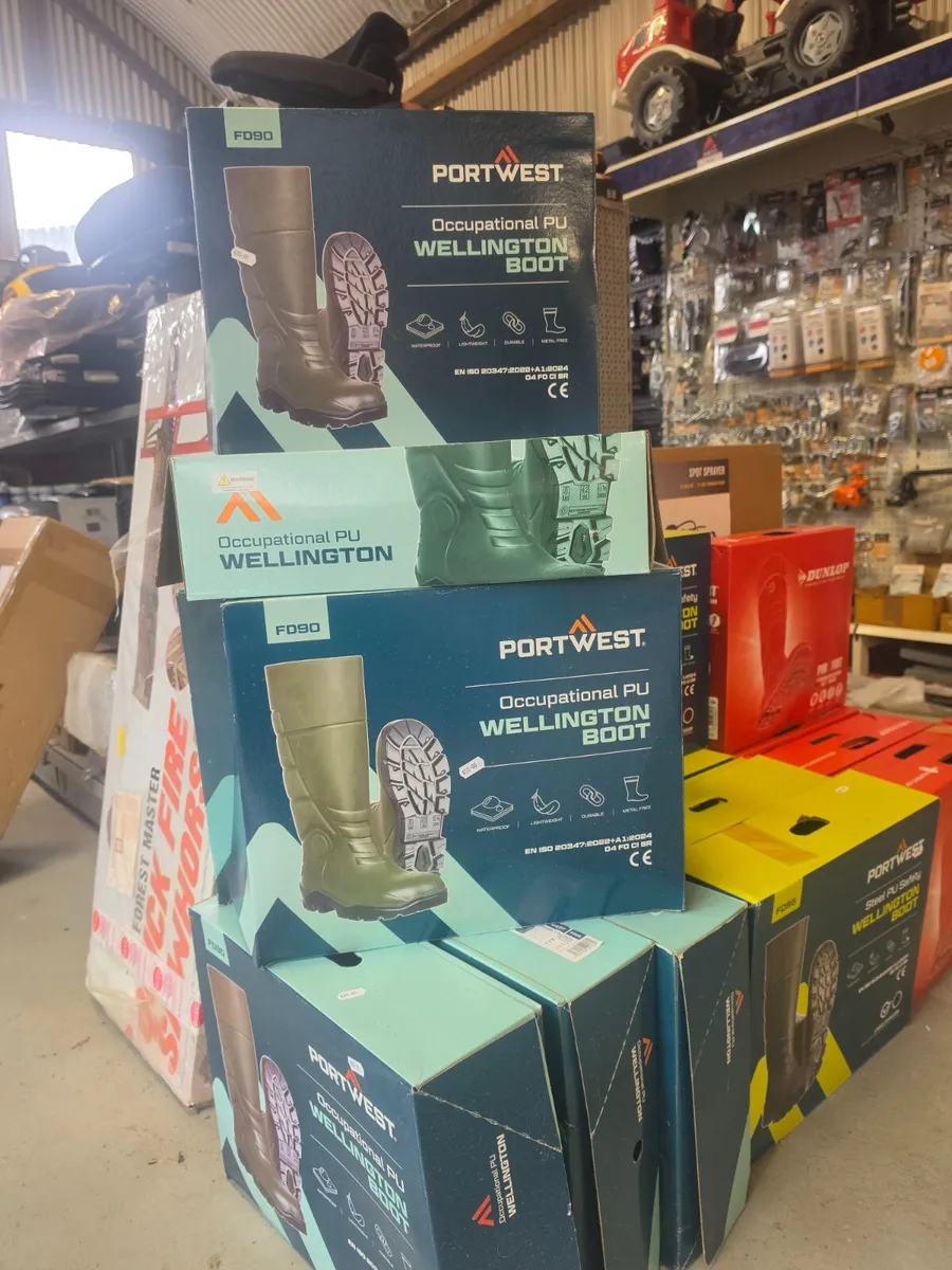 WELLINGTONS BOOTS - Image 1