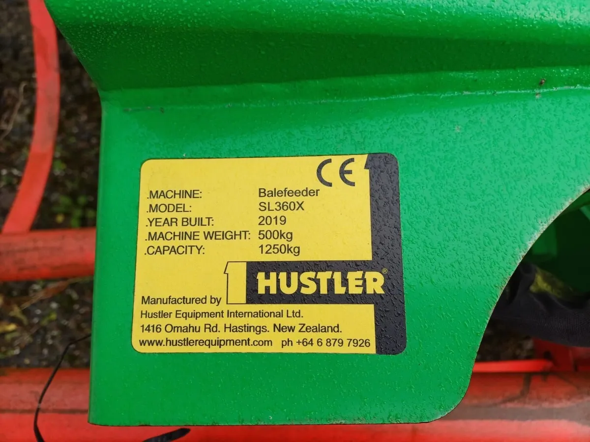 Hustler Unrolla LX105 Bale Feeder: Very Little Use - Image 4