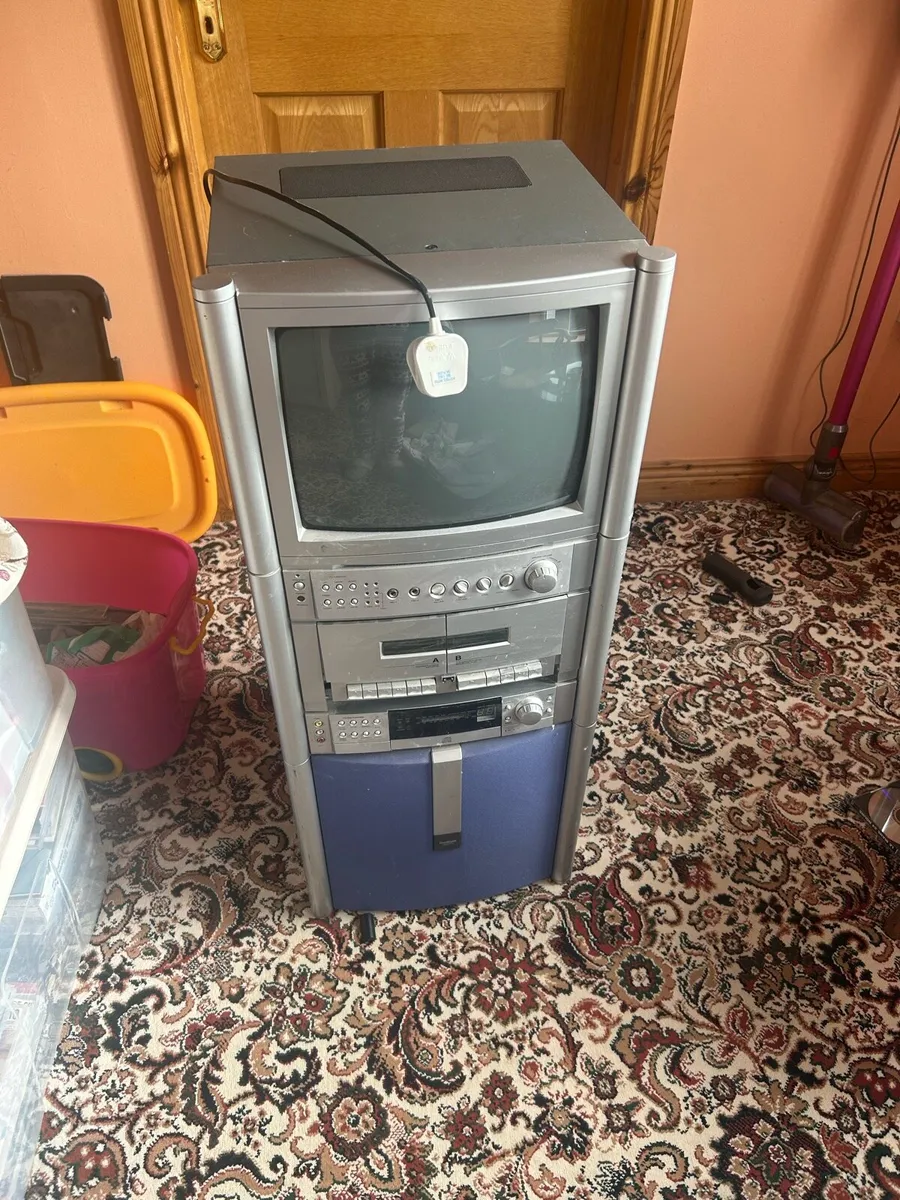 Karaoke machine, built in tv/cd player - Image 1