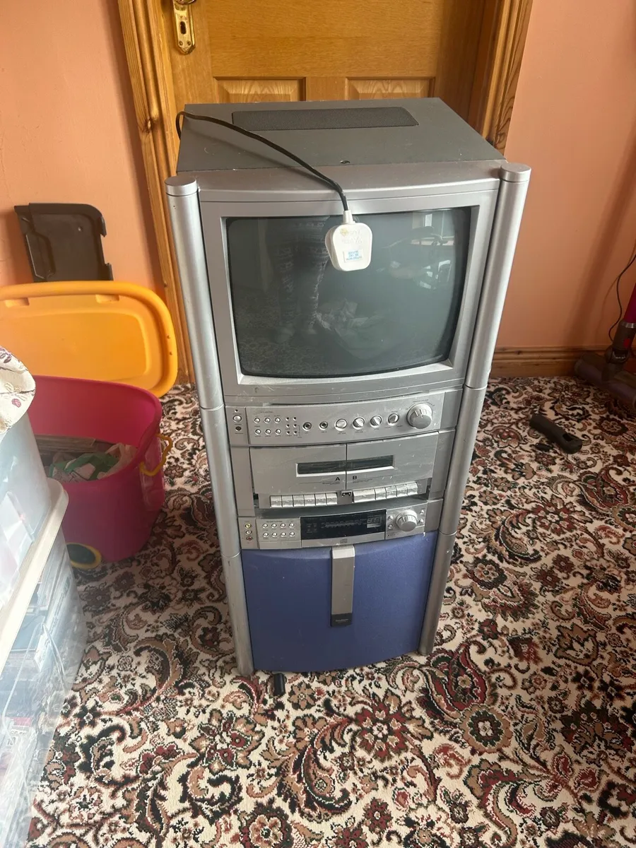 Karaoke machine, built in tv/cd player - Image 2