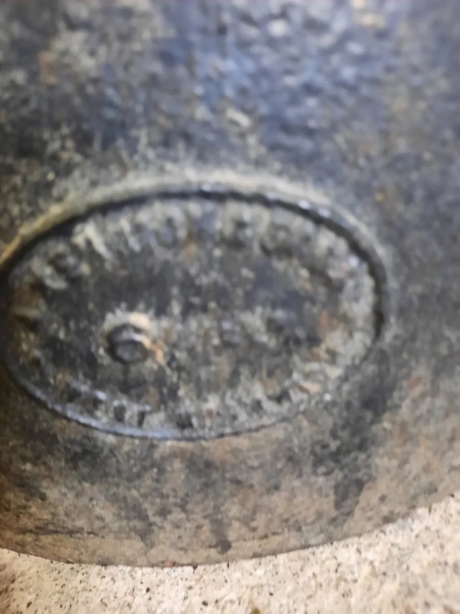 Large antique pot - Image 4
