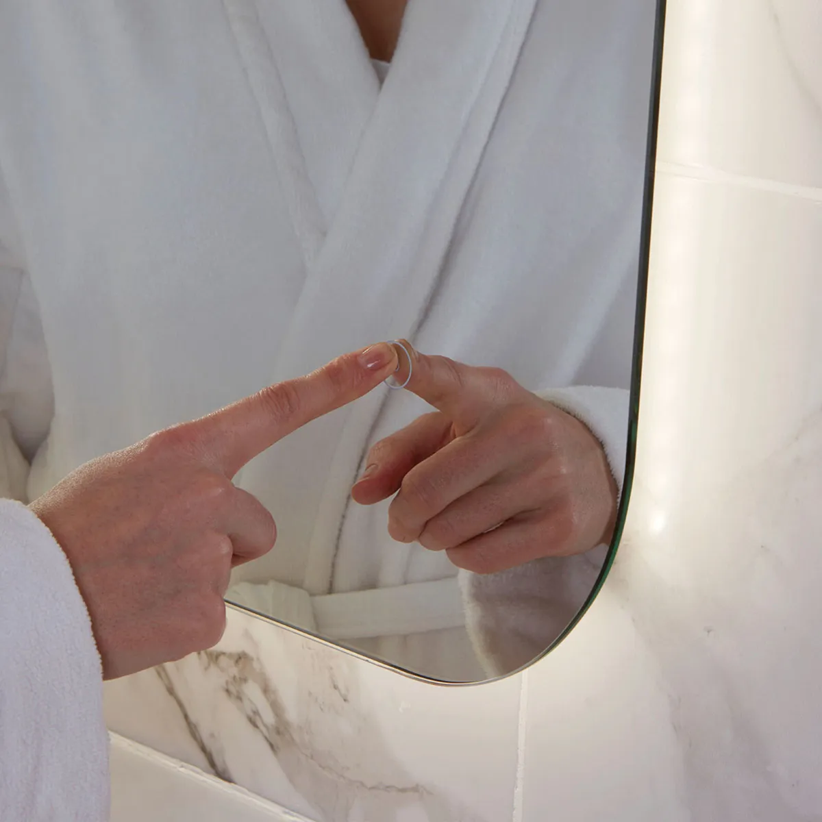 Aura Led Mirror 800 X 600 Brand New - Image 3