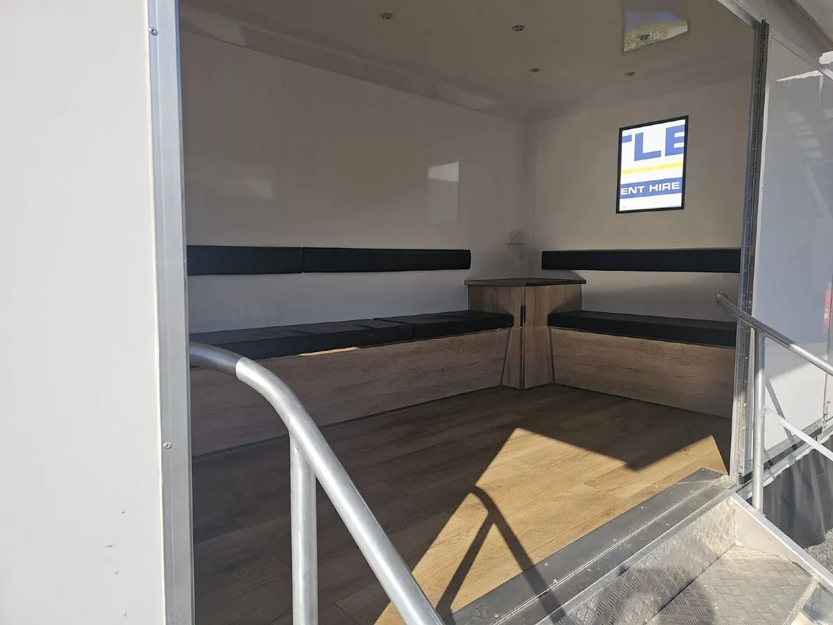Butlers 16' Second Hand Exhibition Trailer - Image 4