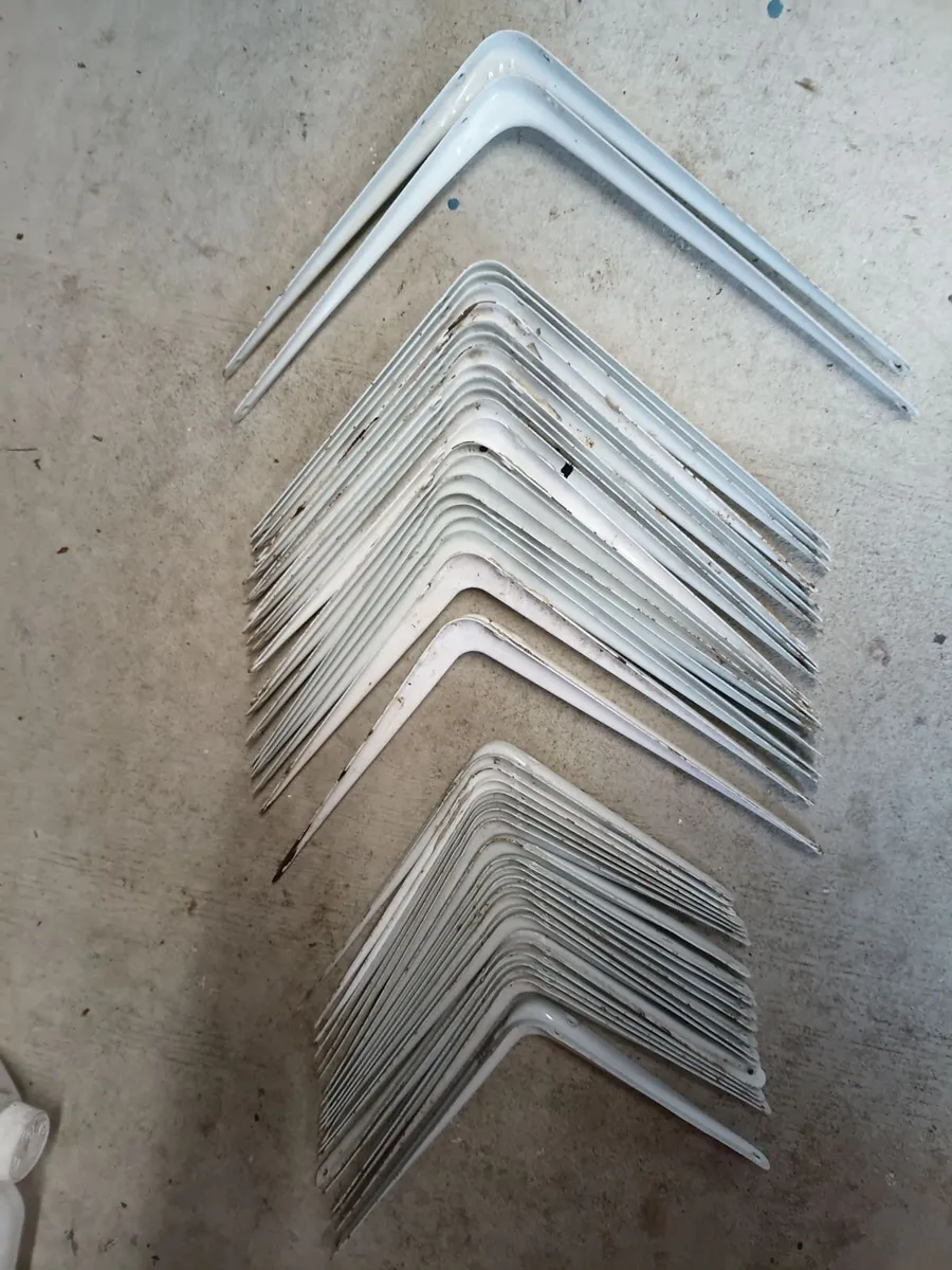 Metal shelf brackets - Image 2