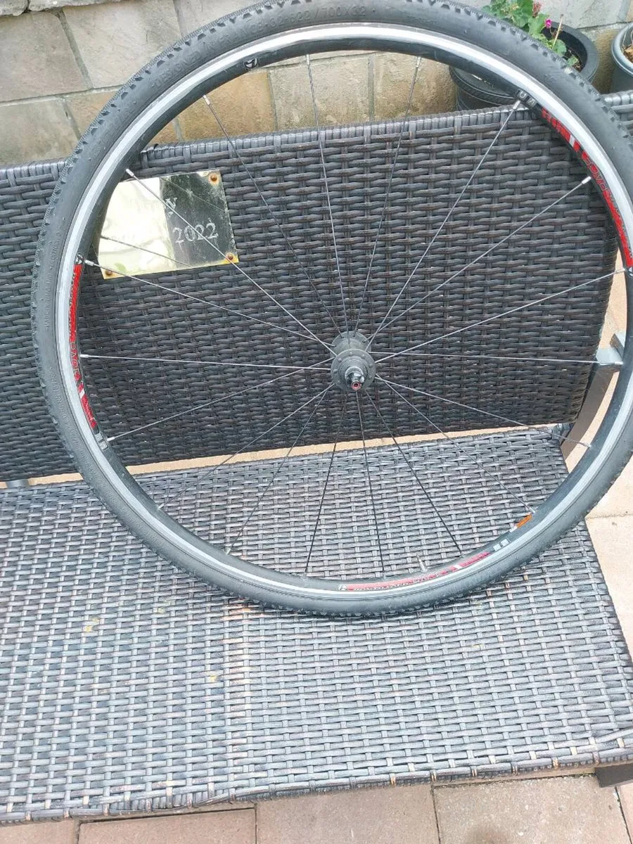 Bontrager 700c race wheel and tyre front - Image 1