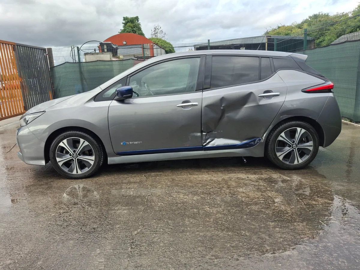 201 Nissan Leaf  Premium  40kwh  Automatic - Image 4