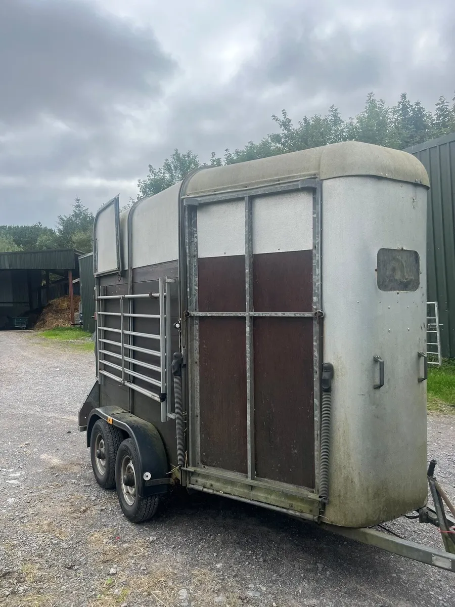 Horse box - Image 1