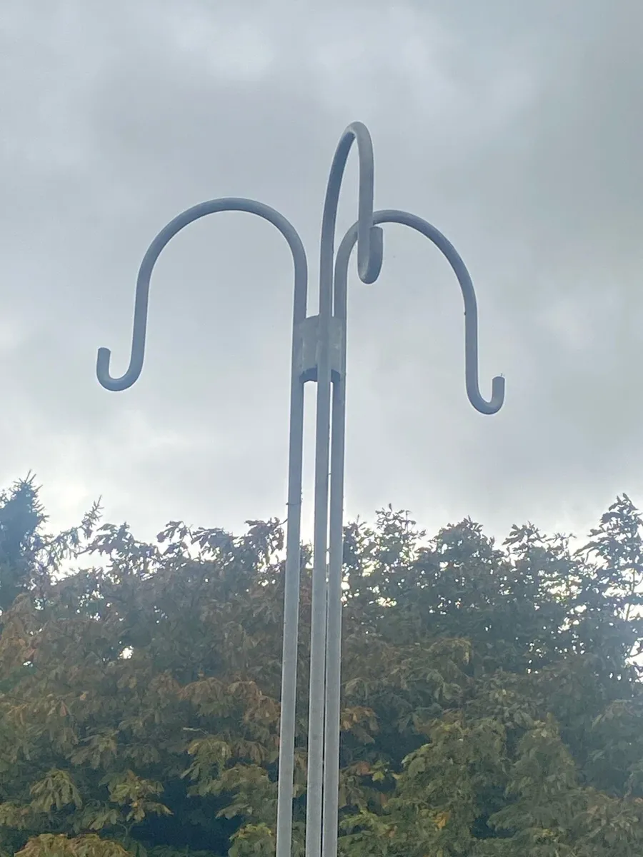 Hanging basket posts - Image 1