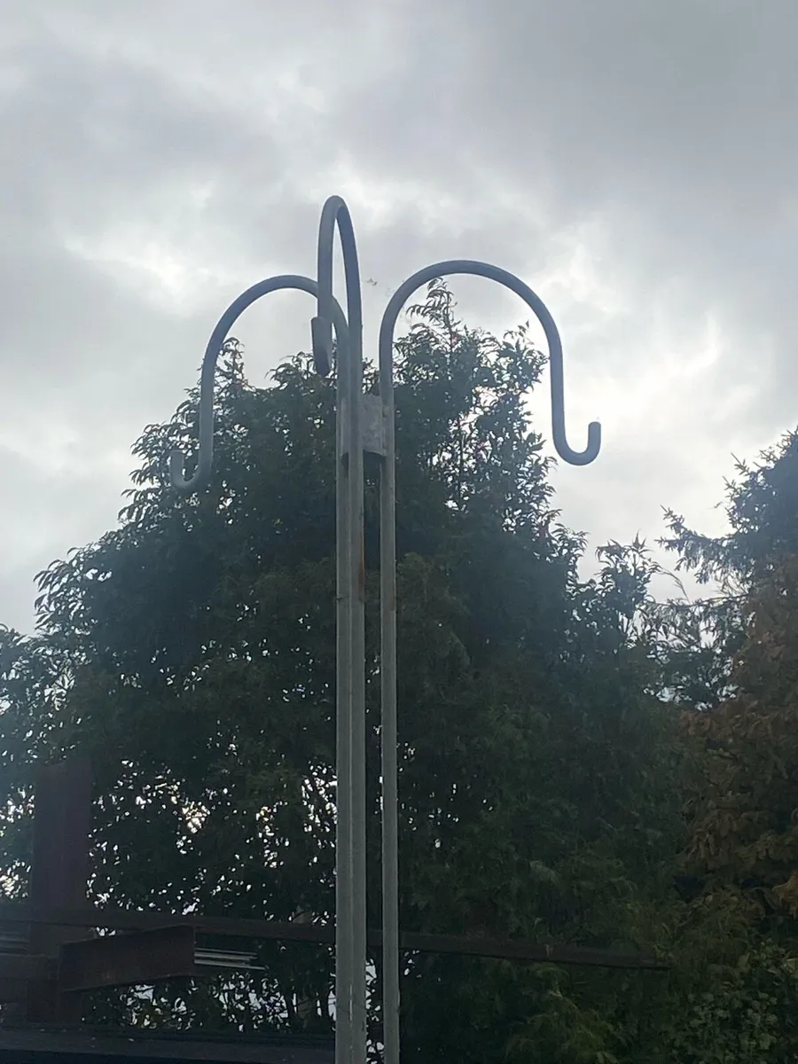 Hanging basket posts - Image 2