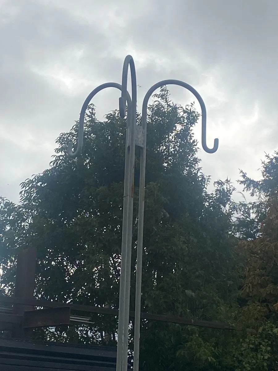 Hanging basket posts - Image 4