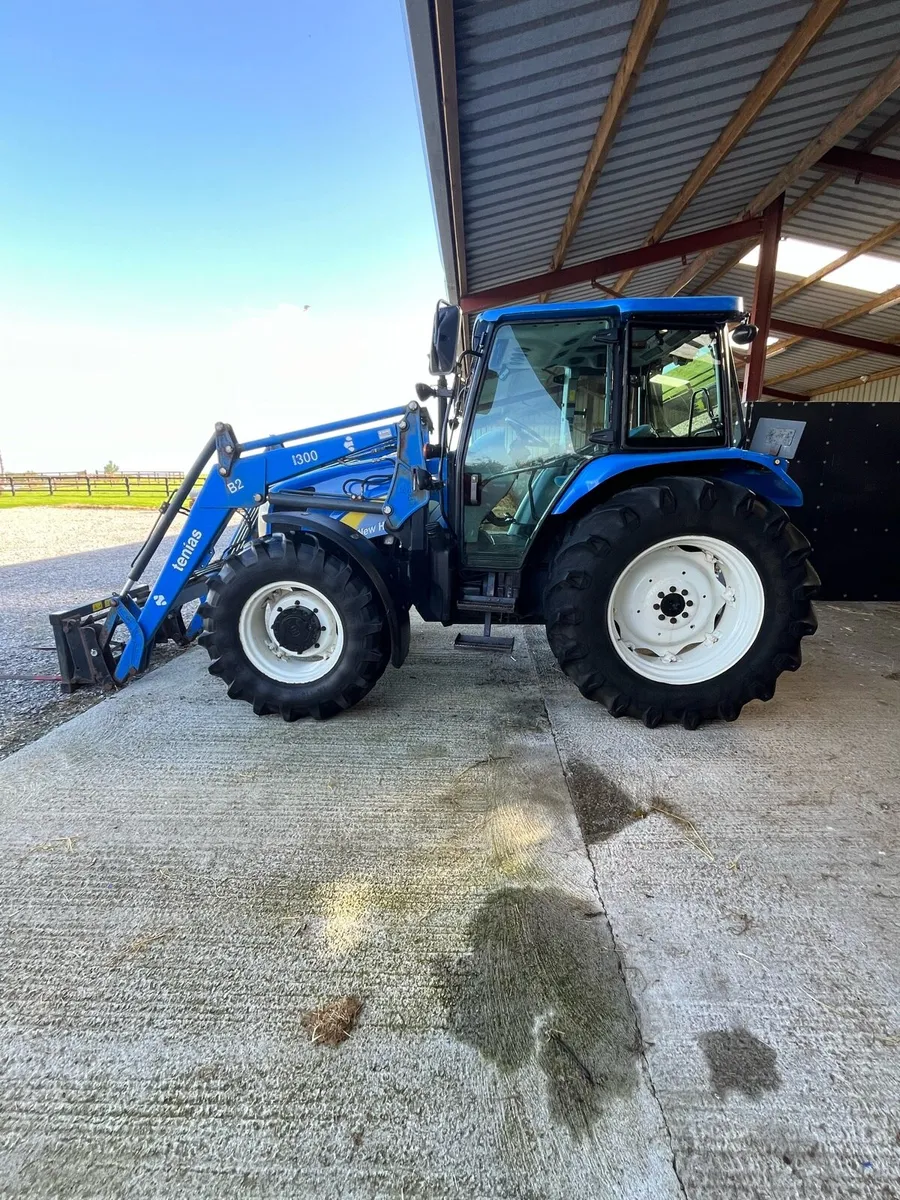 New Holland T 5070 with Loader - Image 4