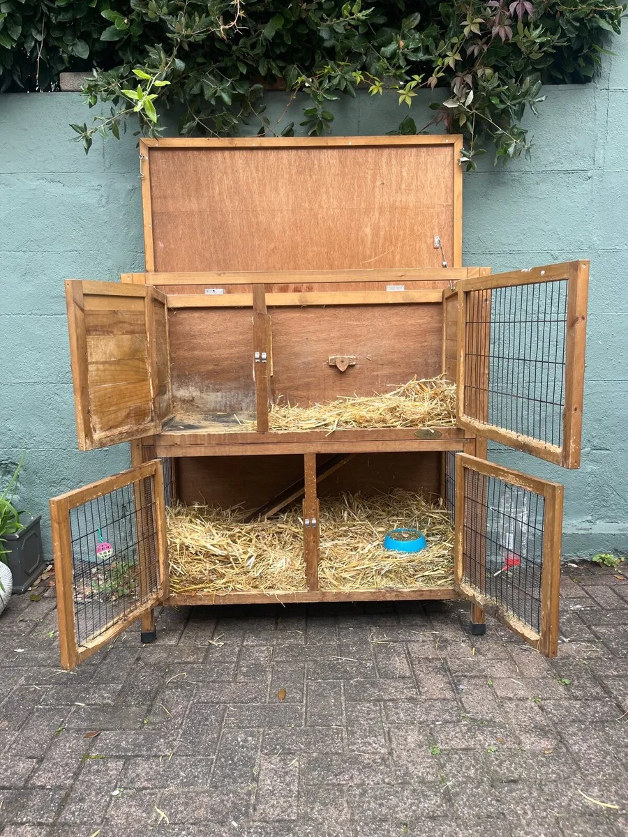 Rabbit hutch - Image 1