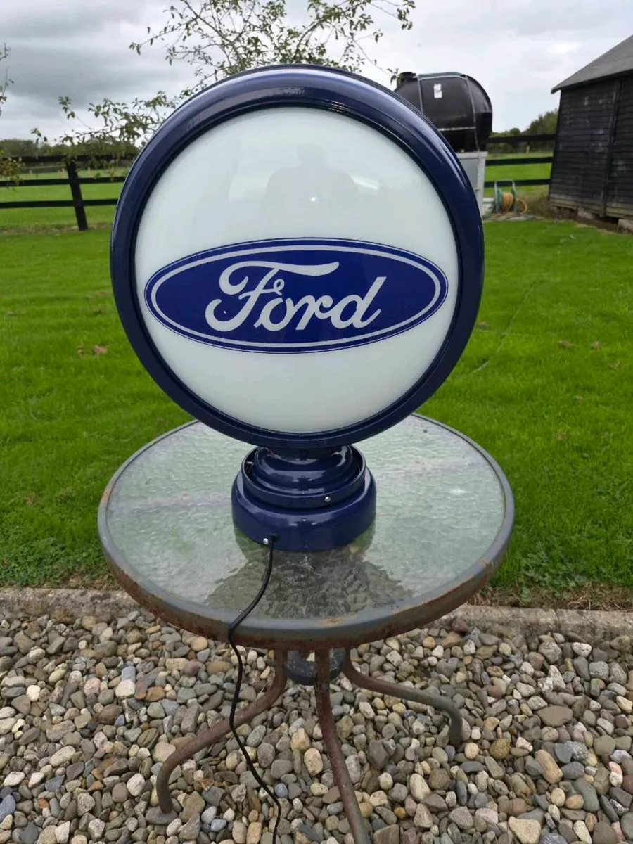 Ford  light  up globe - Image 1
