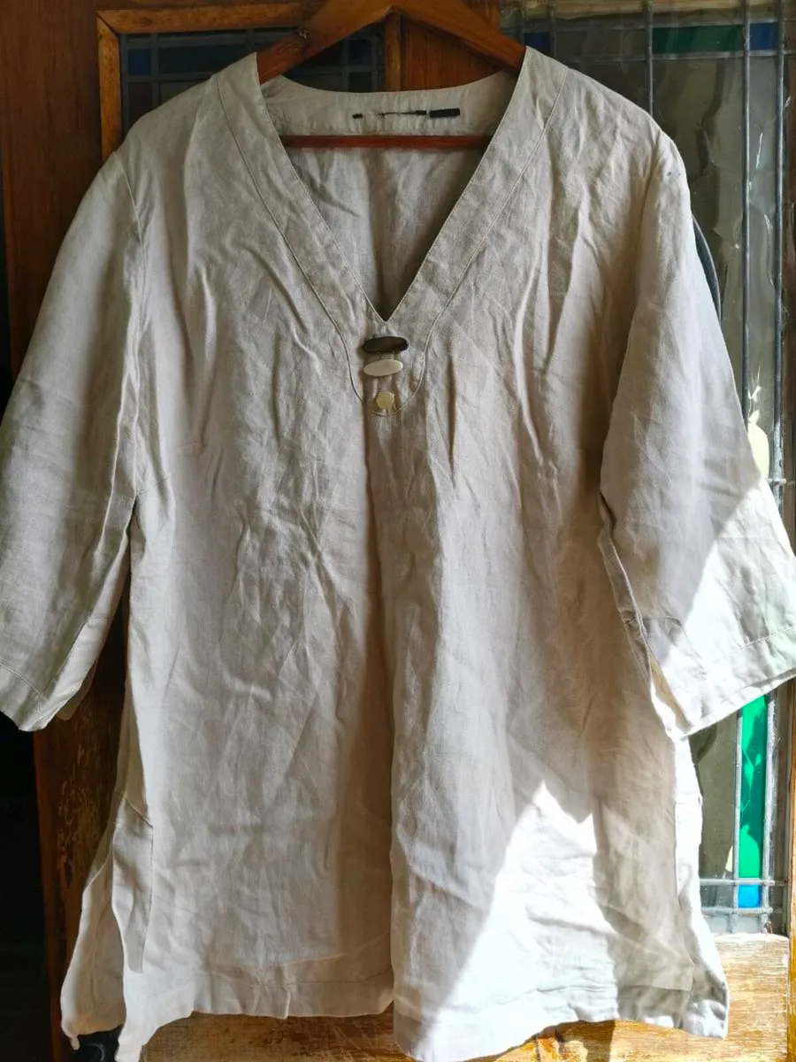 light beige linen tunic top featuring a V-neckline - Image 3