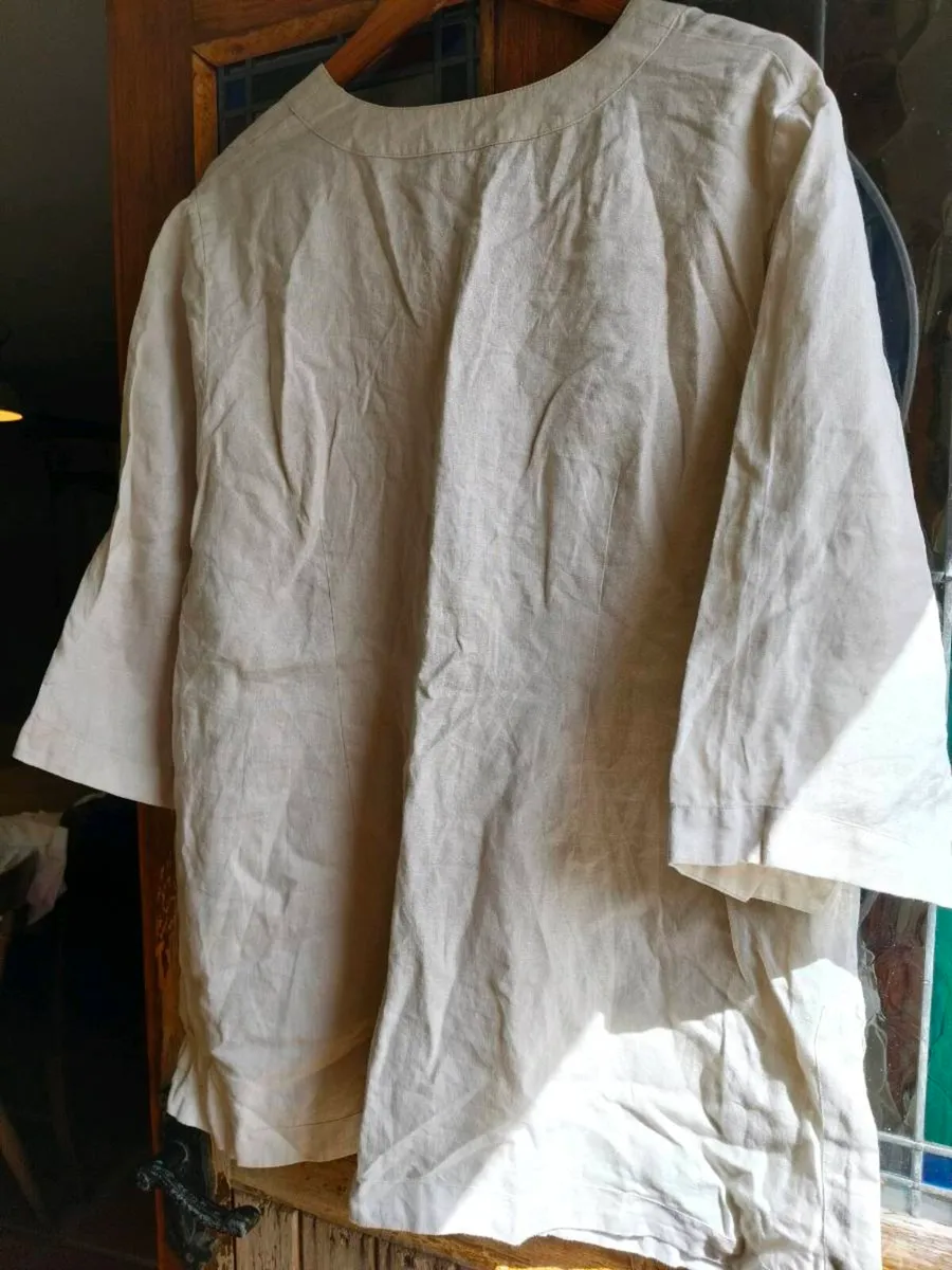 light beige linen tunic top featuring a V-neckline - Image 2