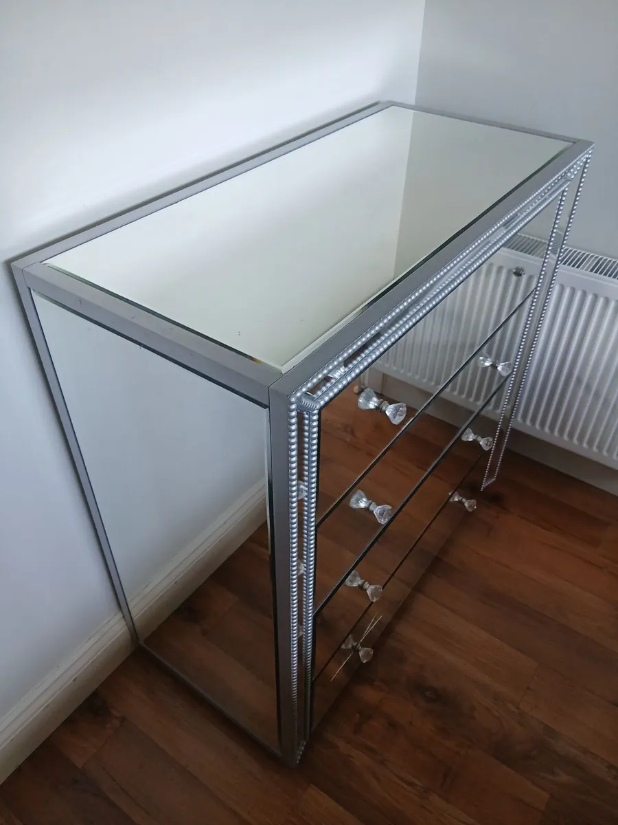 Chest of drawers - Image 2