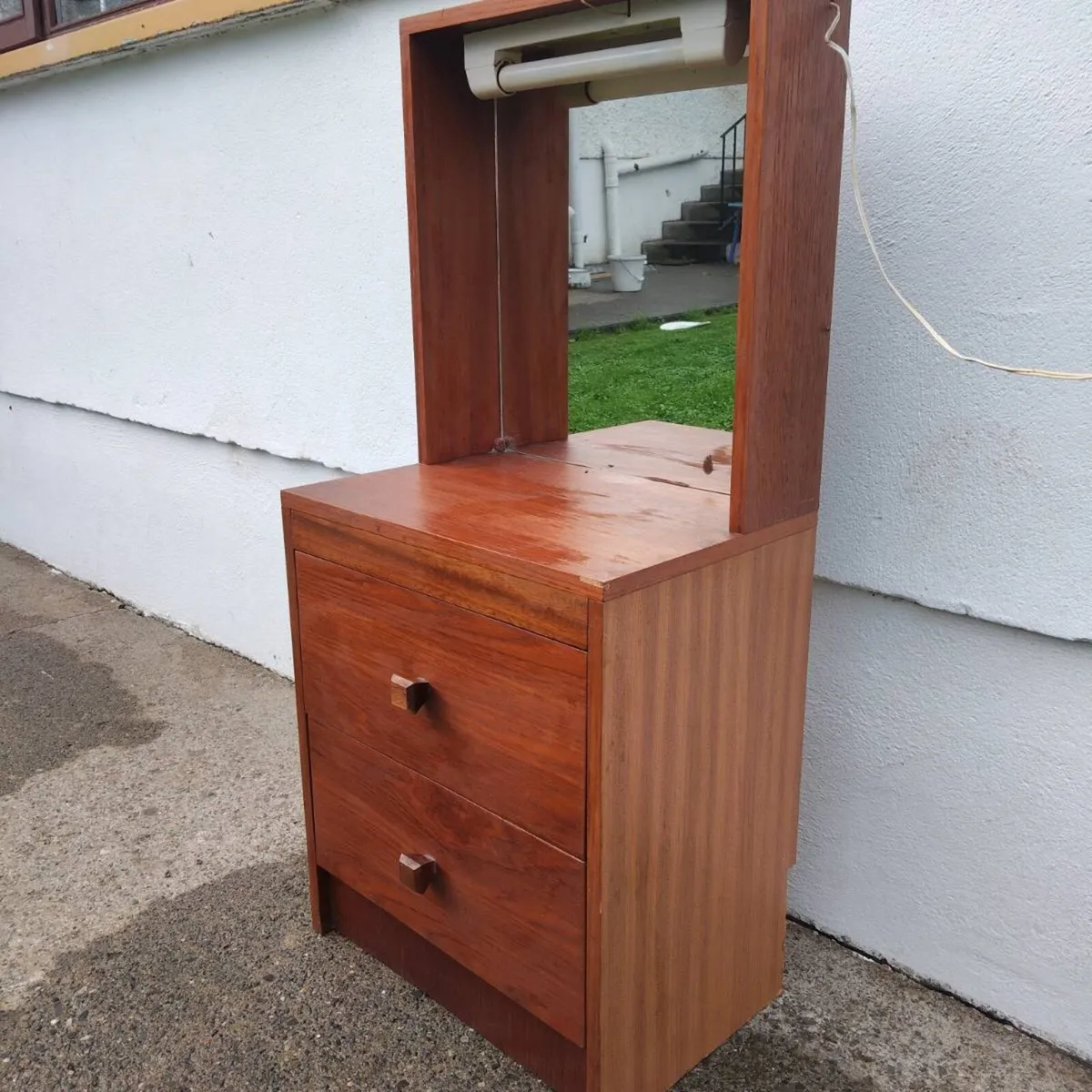 Vanity Unit/Locker - Image 2