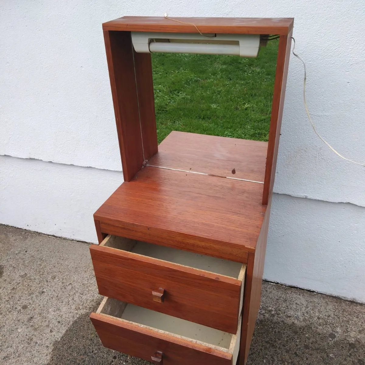 Vanity Unit/Locker - Image 4