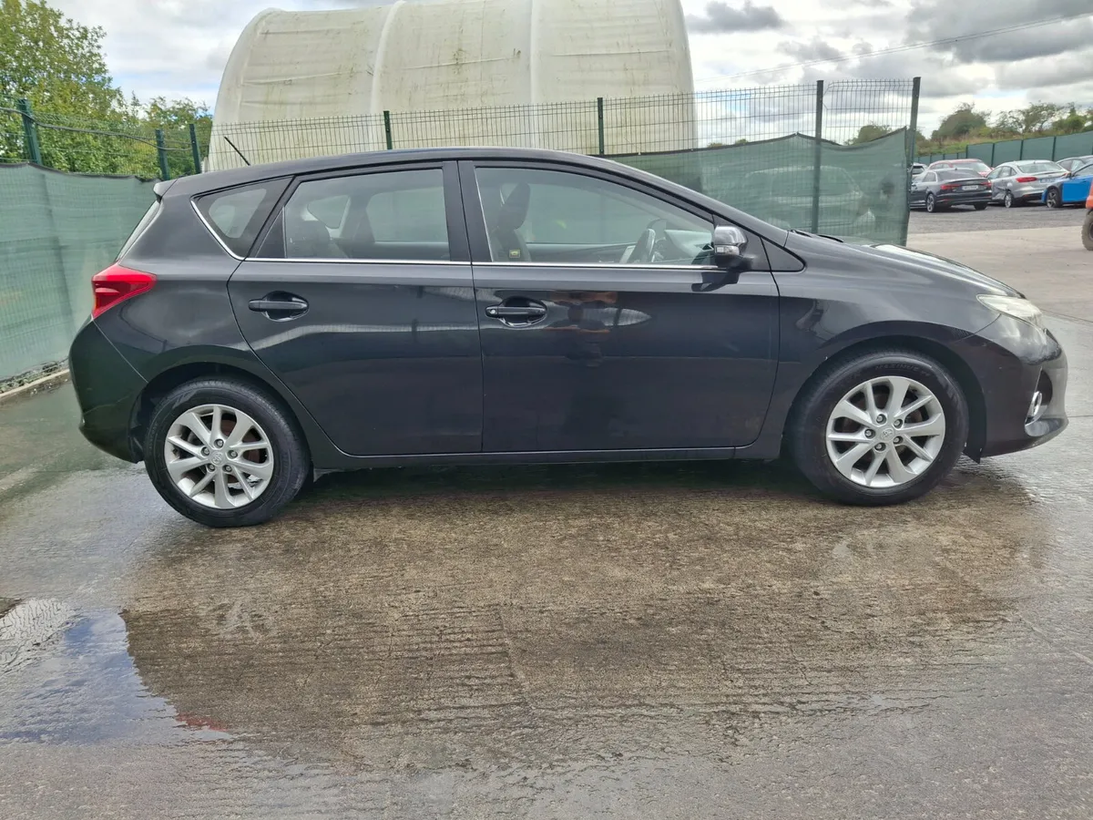 2013 Toyota Auris  Luna  1.6 Petrol  Automatic - Image 2