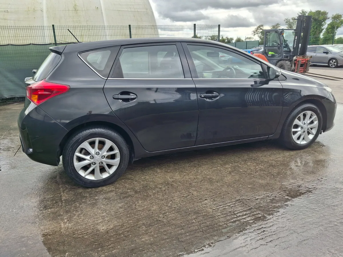 2013 Toyota Auris  Luna    Automatic - Image 3