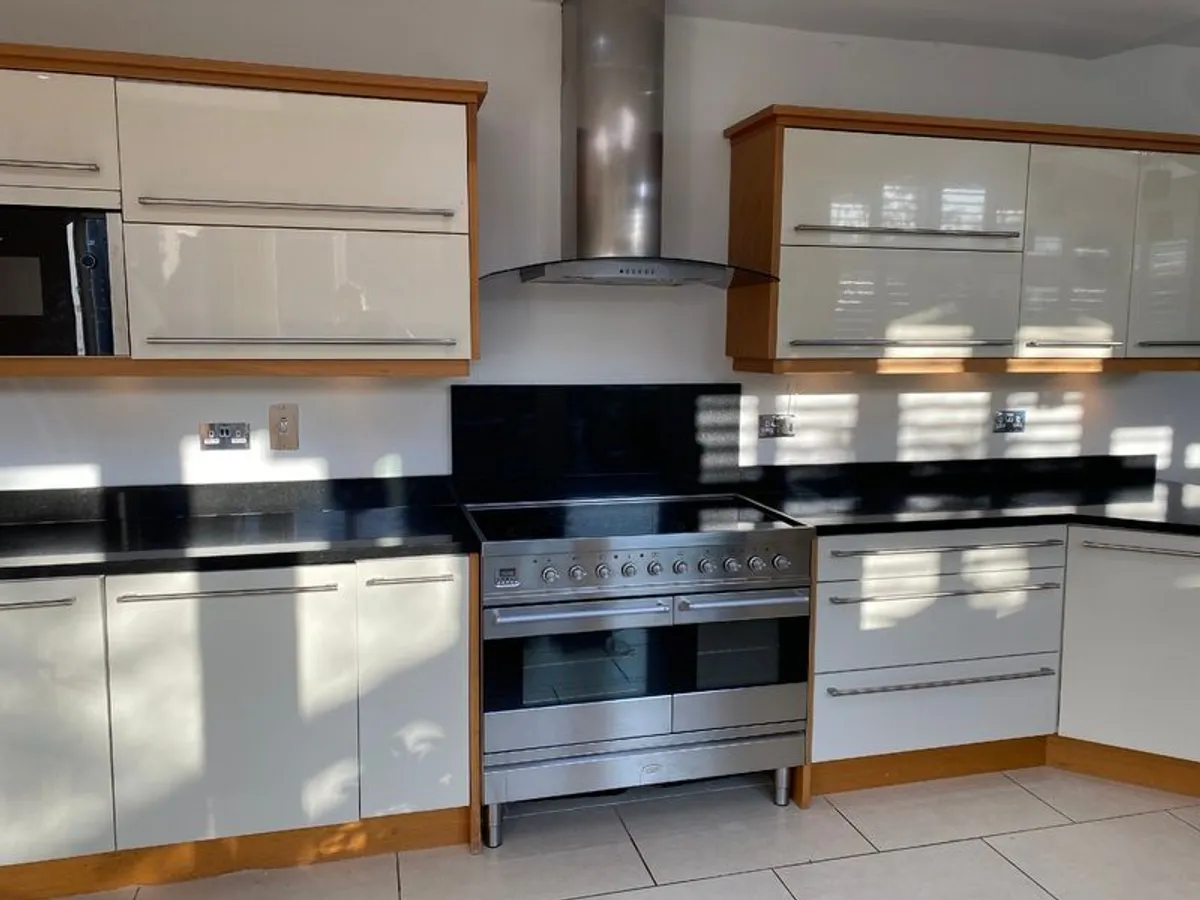 Modern Cream Gloss & Solid Black Granite Kitchen (Includes Electric Range)  North Wicklow - Image 2