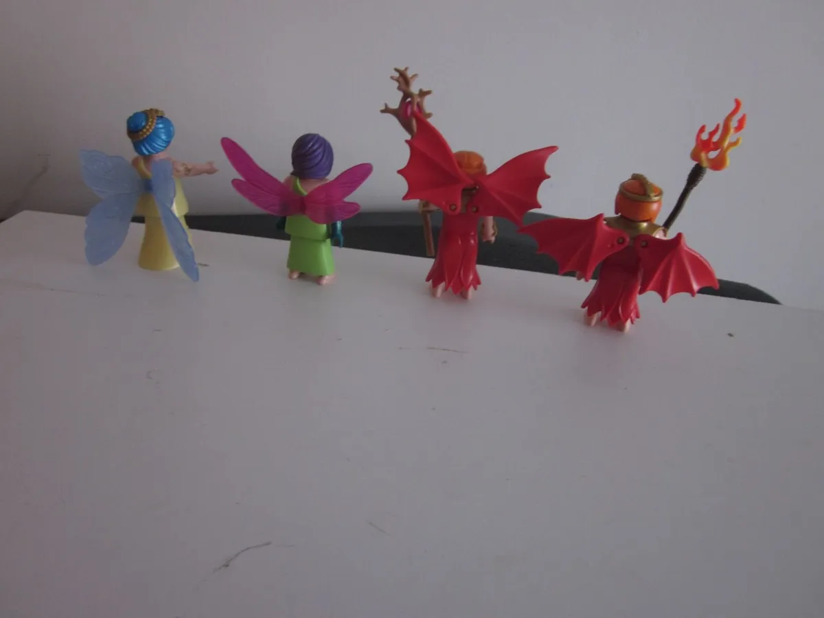 Playmobil 70026 Collectable  4 Figures Series 15 - - Image 3