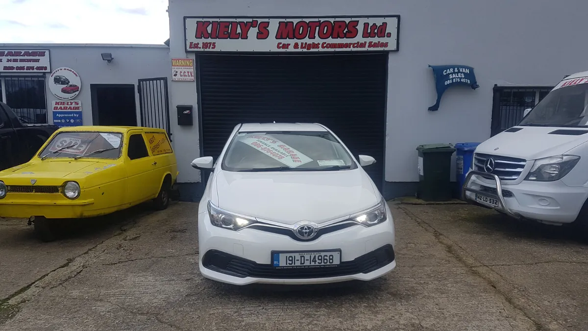 Toyota Auris 1.4 DIESEL VAN MINT VAT INVOICE - Image 2