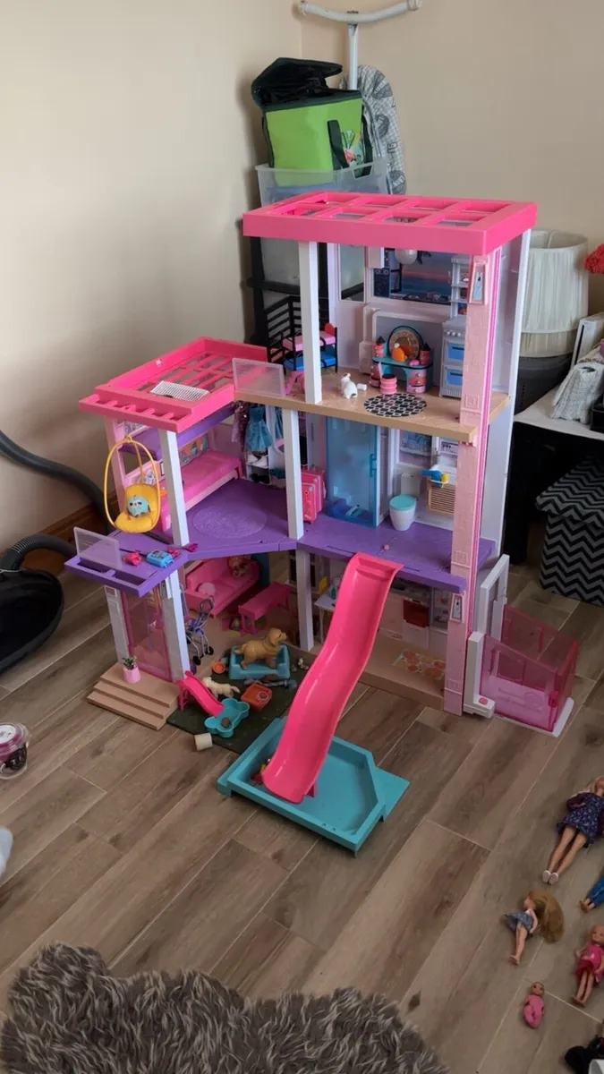 Barbie house as new - Image 1