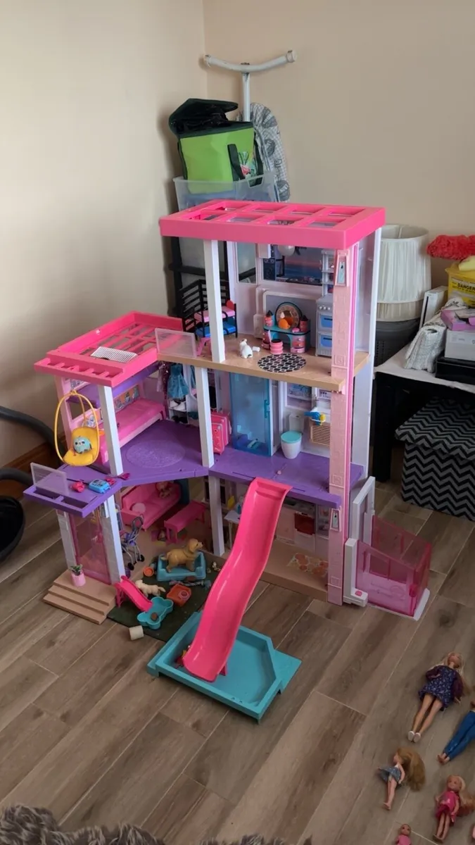 Barbie house as new - Image 3