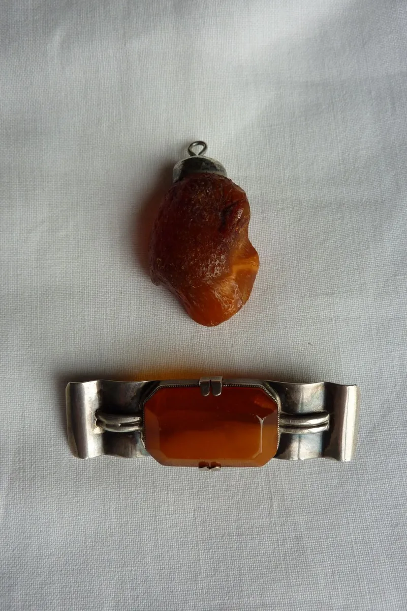 Baltic amber brooch and pendant set - Image 1