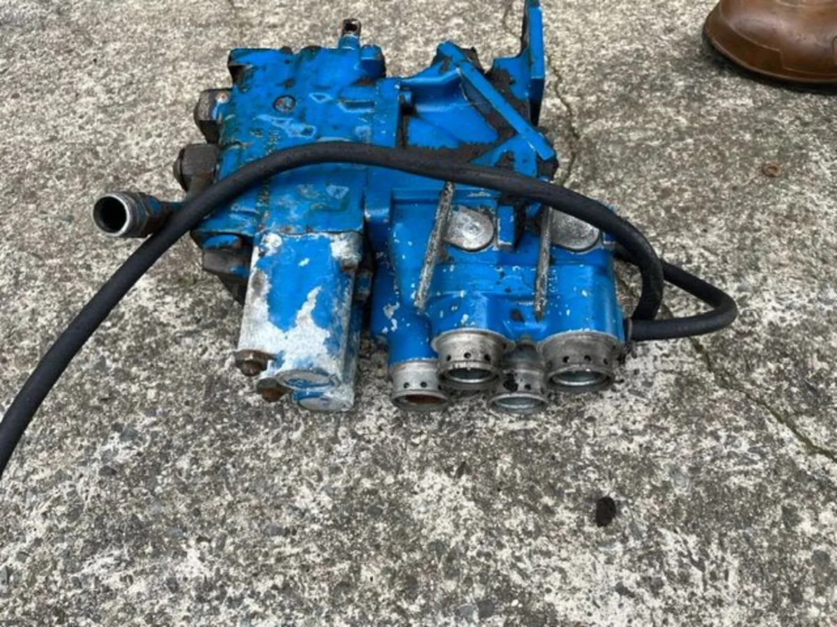 4 Spool Valve and Pair Lift Arms suit Ford 7610.. - Image 1