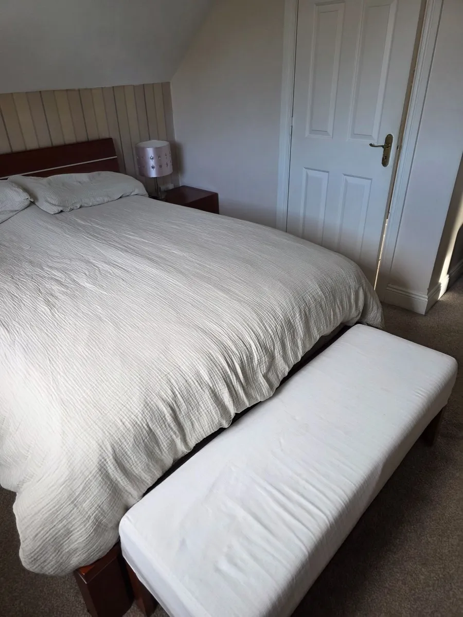 Bedroom furniture - Image 1