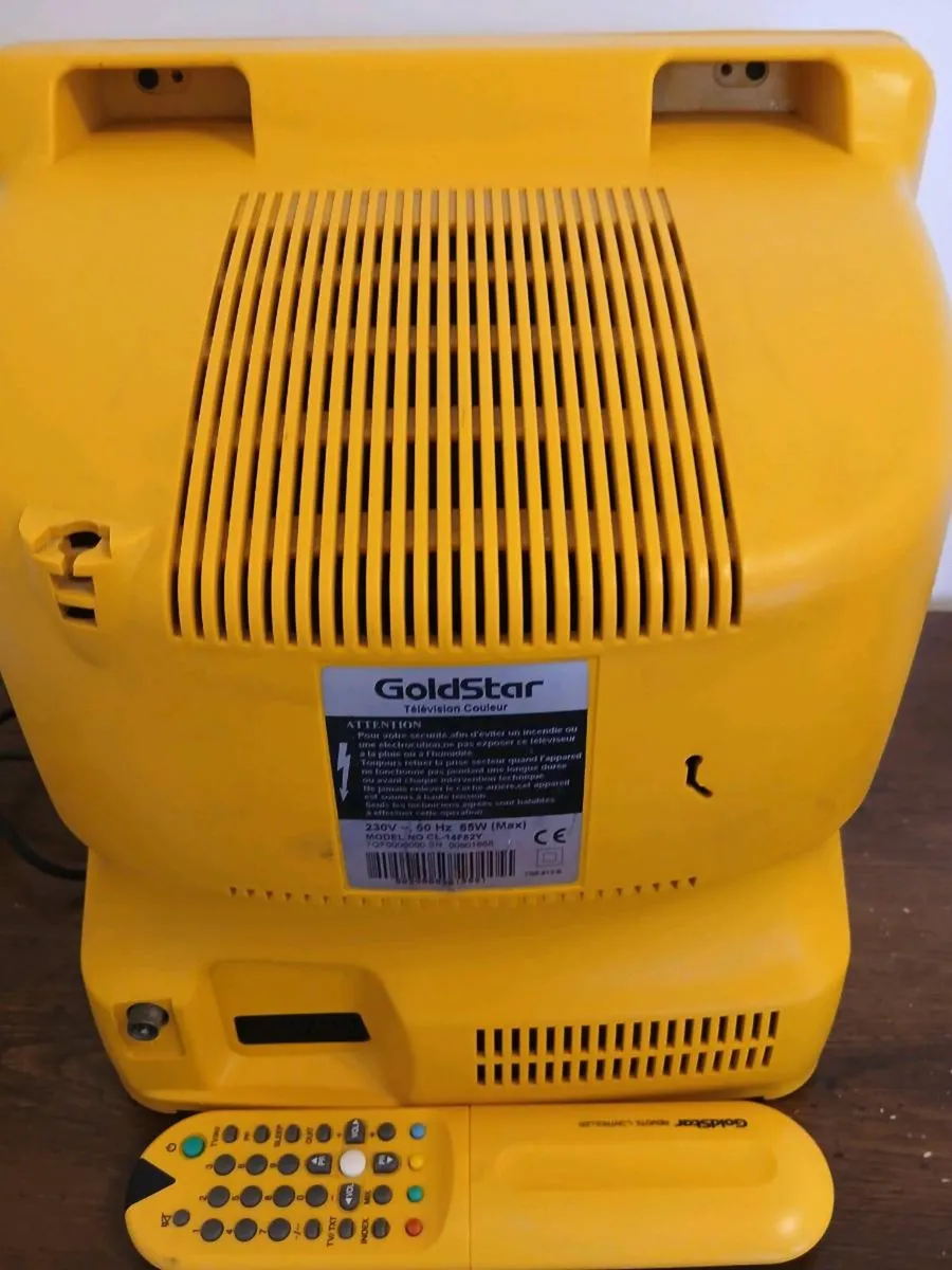 Vintage goldstar 14" yellow CRT tv - Image 2