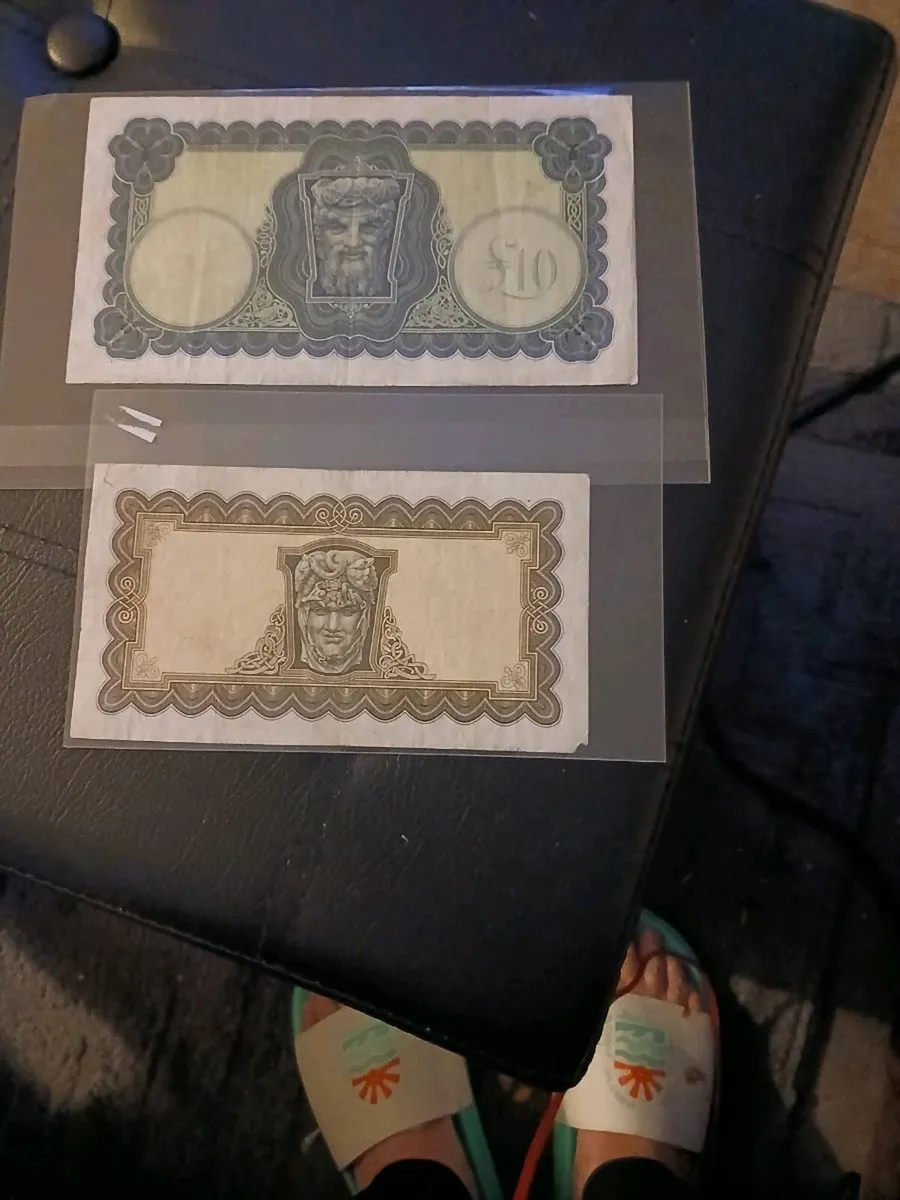 Ten pound and five pound irish notes - Image 1
