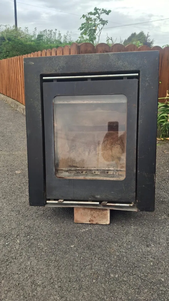 Stove and granite hearth with a surround - Image 1