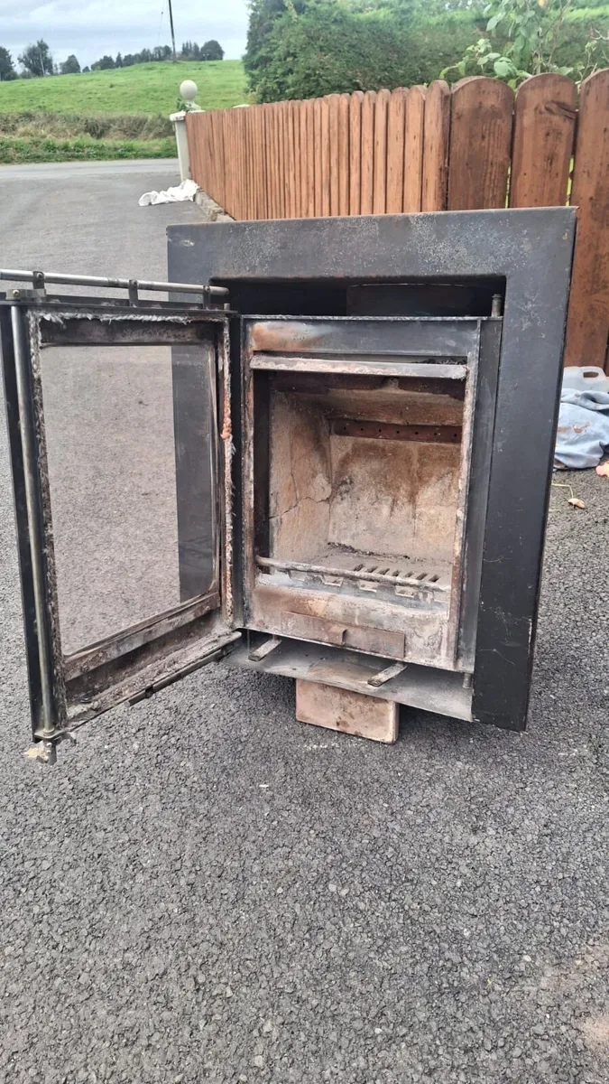 Stove and granite hearth with a surround - Image 3