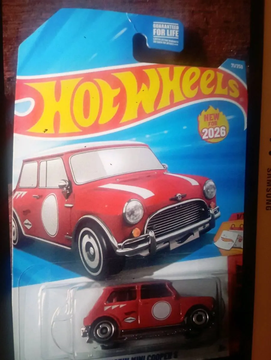 HOT WHEELS DIE-CAST MODLE CAR' 1-64 SCALE - Image 1