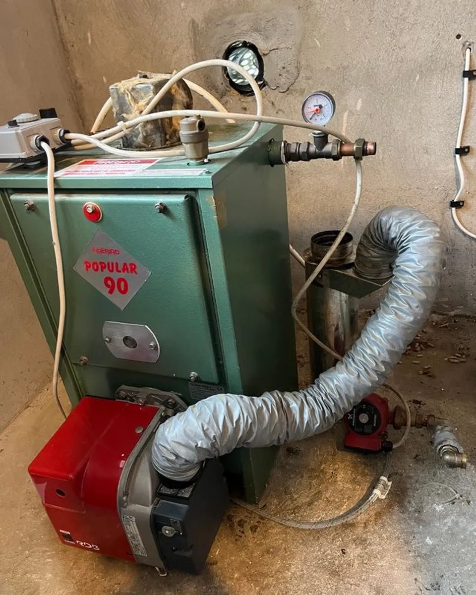 Firebird 90 boiler, burner and circulation pump - Image 1