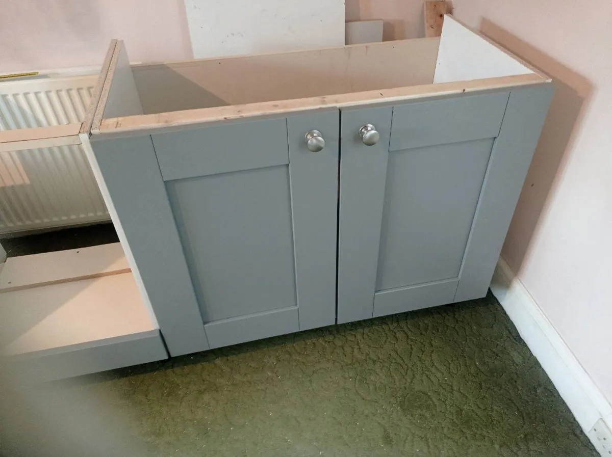 Grey shaker kitchen , new - Image 3